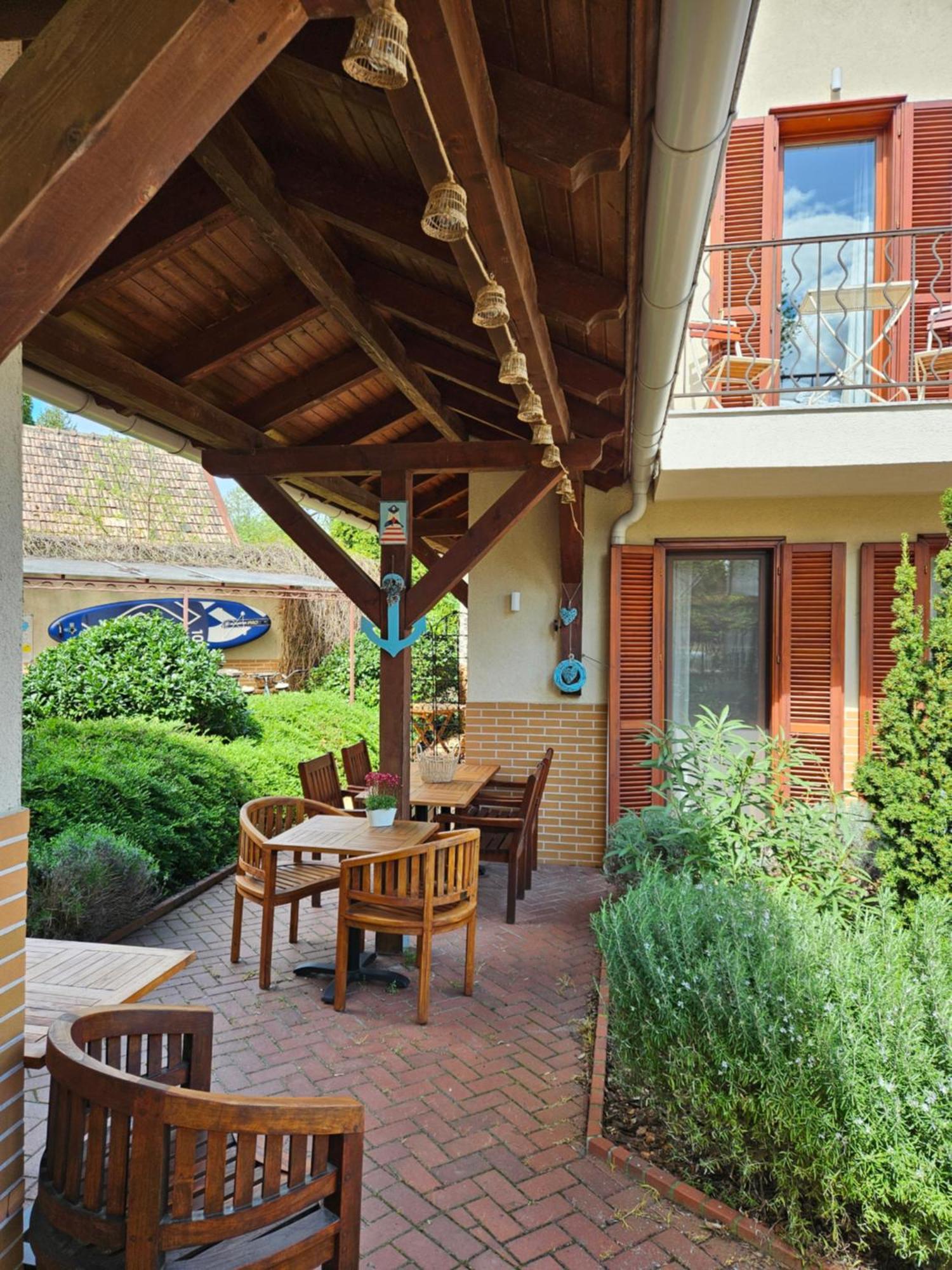 Bed & Breakfast Hullam 4*