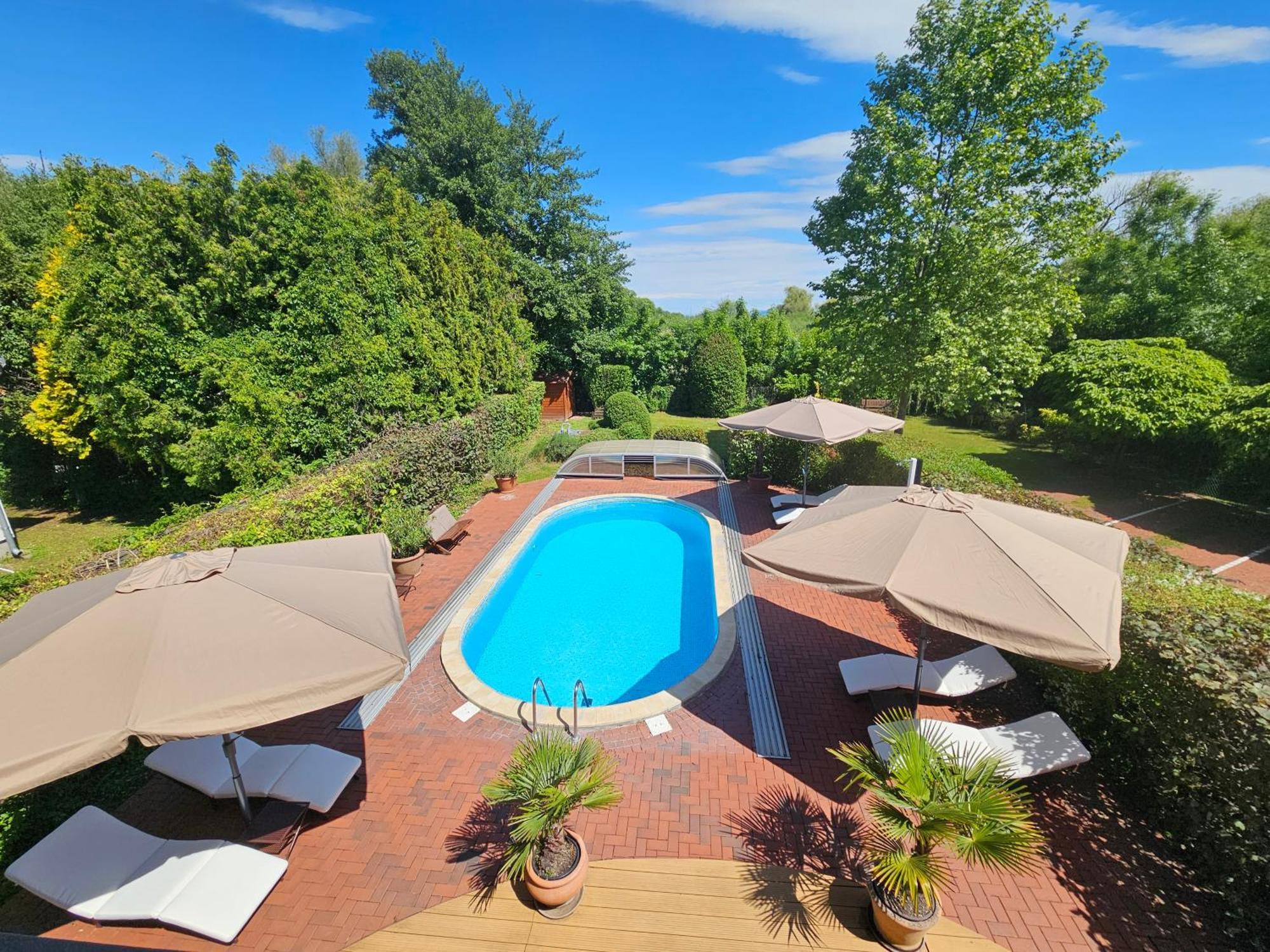 Hullam Bed & Breakfast 4*
