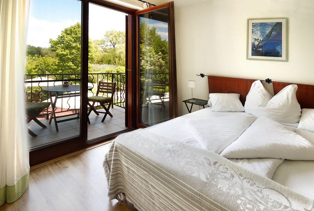 Bed and breakfast Hullám 4*