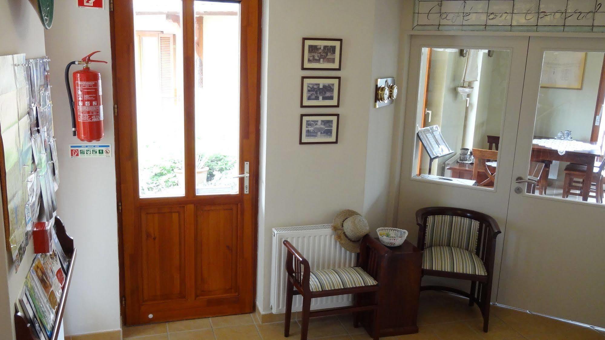 Bed & Breakfast Hullam 4*